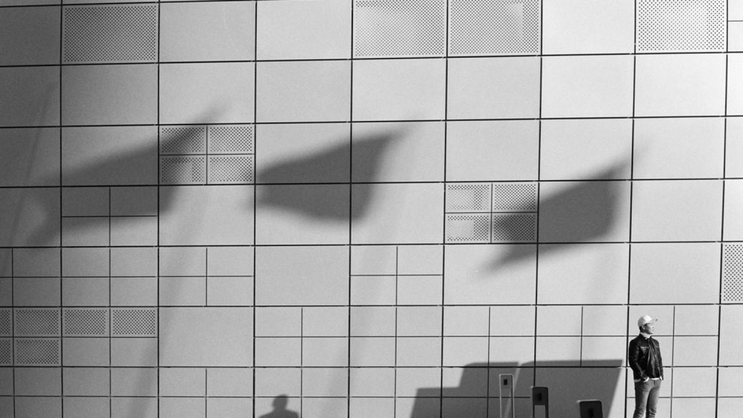 Flags and shadows, Seoul