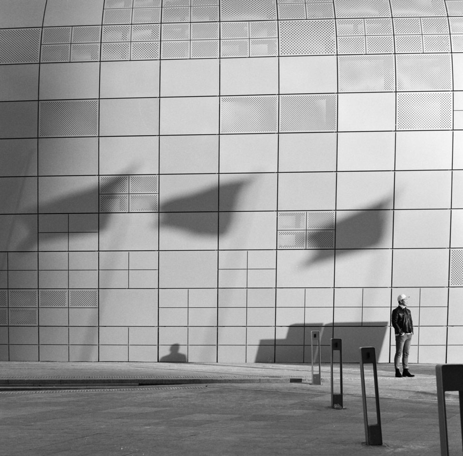 Flags and shadows, Seoul