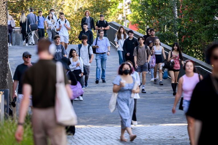 Thumbnail for Aussie workers sceptical of AI coming for their jobs