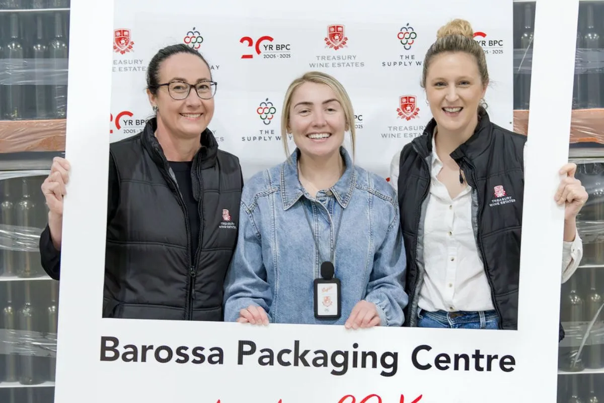 Timra Schwarz, Sage Krollig and Kirstie Liddell