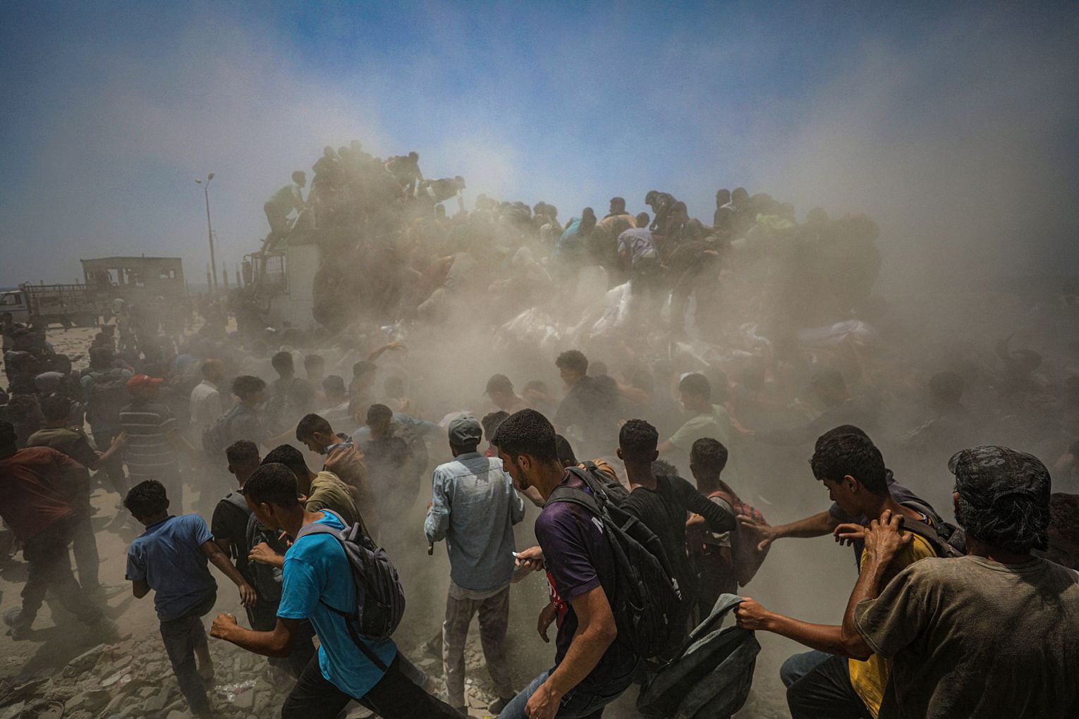 Hamas says if Israel stops air strikes on food delivery points, it will coordinate aid for hostages. (EPA PHOTO) 