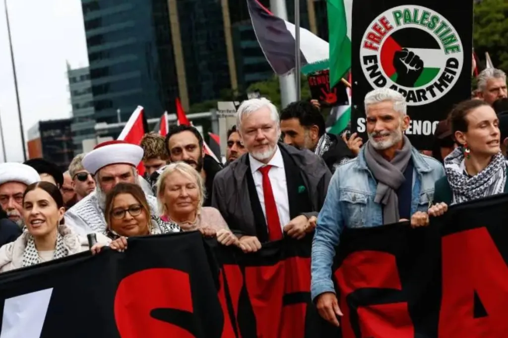 Thumbnail for Australia pledges more aid after mass protest