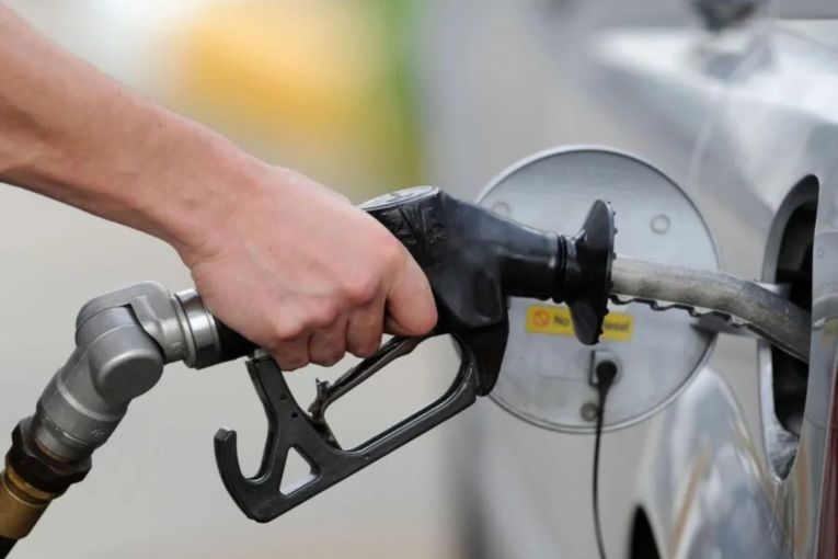 Thumbnail for Surprise gas-guzzlers identified in car road tests