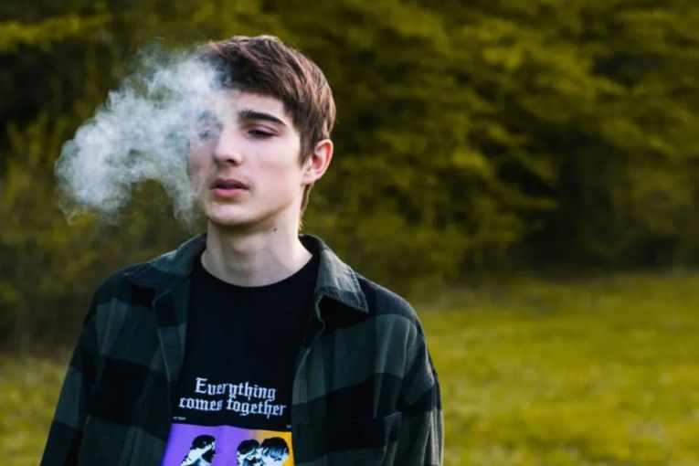 Thumbnail for Study highlights vape risks to young people
