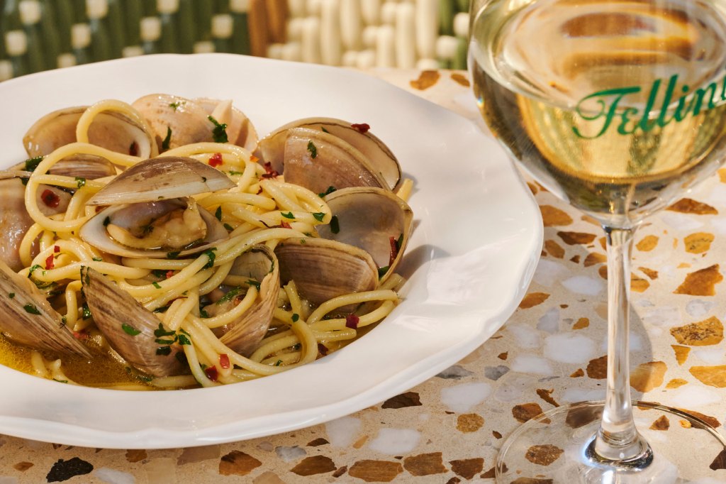 Pavement Whispers: Volume 524 September 9