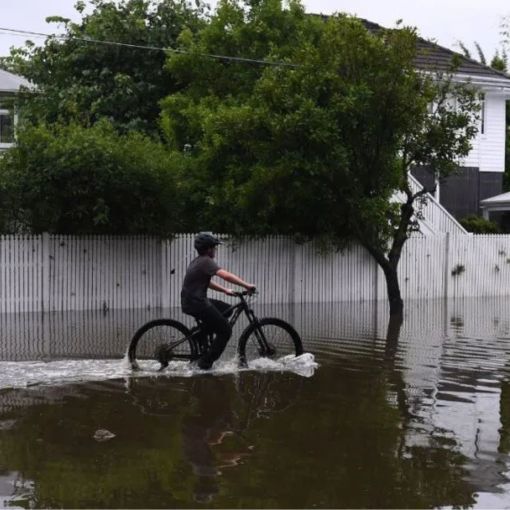 Thumbnail for Flood risk already raining on home prices