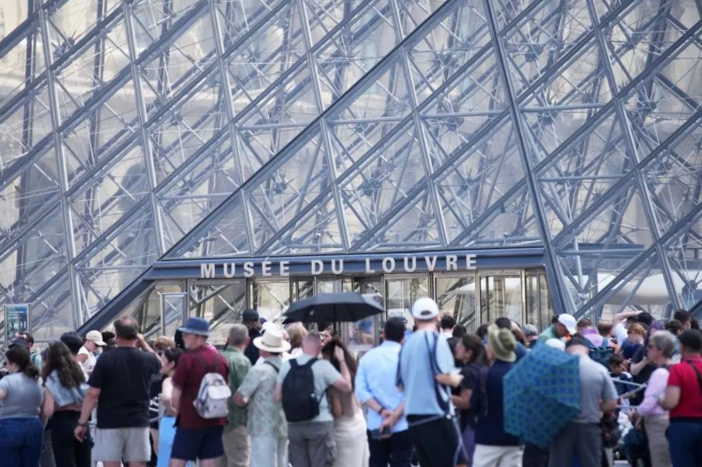 Thieves strike France’s Louvre in daring jewel heist - News | InDaily ...