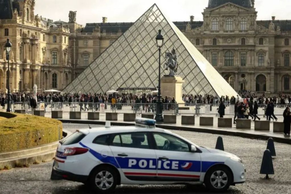 Louvre looter suspects arrested — just in time