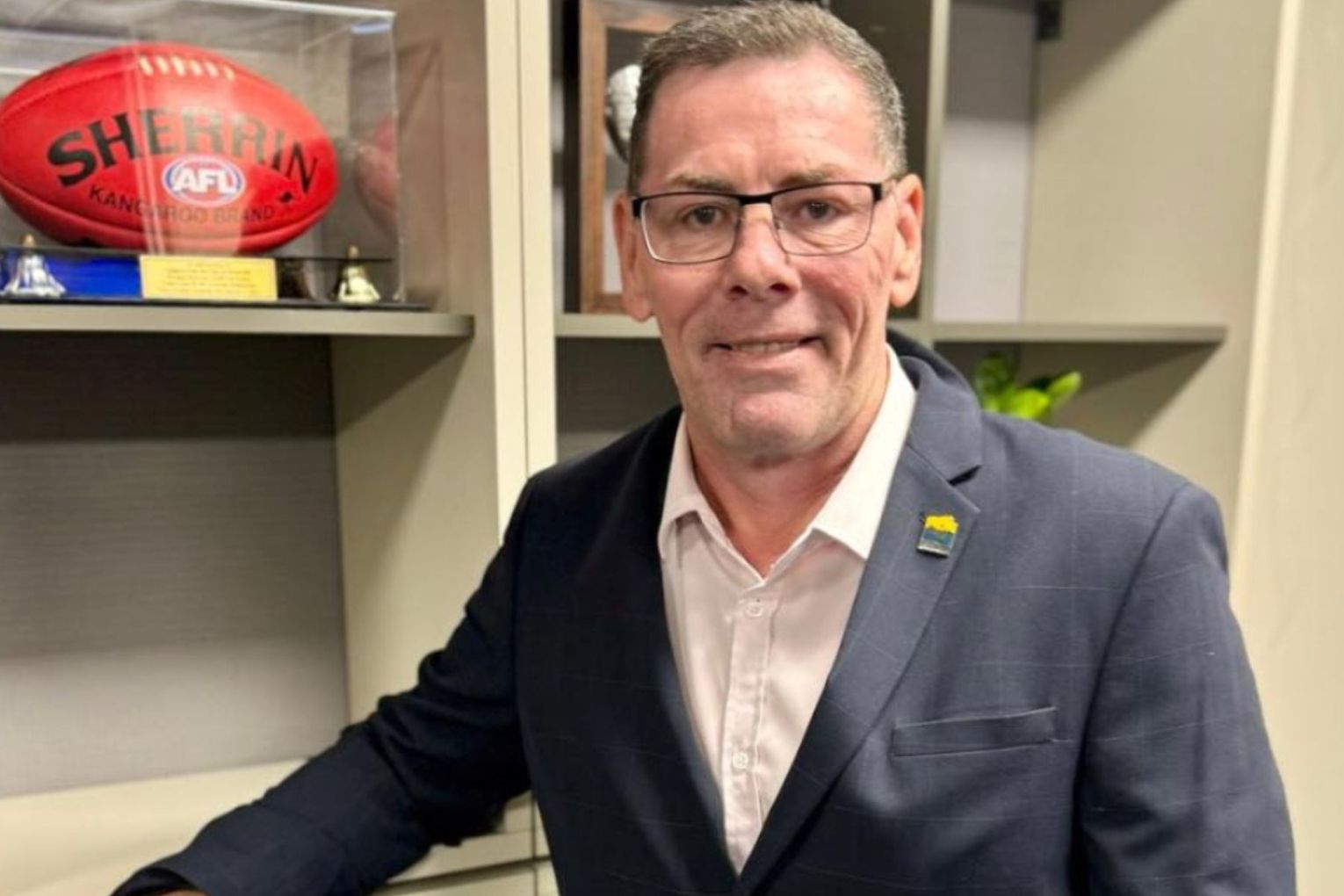 Former Townsville mayor Troy Thompson had claimed to be a member of the Special Air Service Regiment.