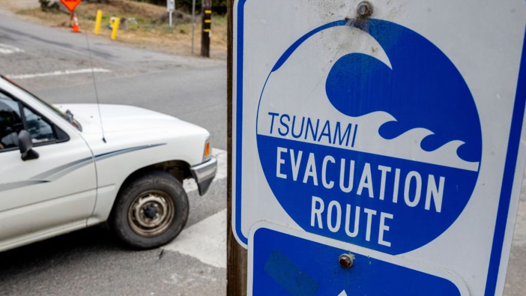 Powerful 7.6-magnitude earthquake strikes Japan