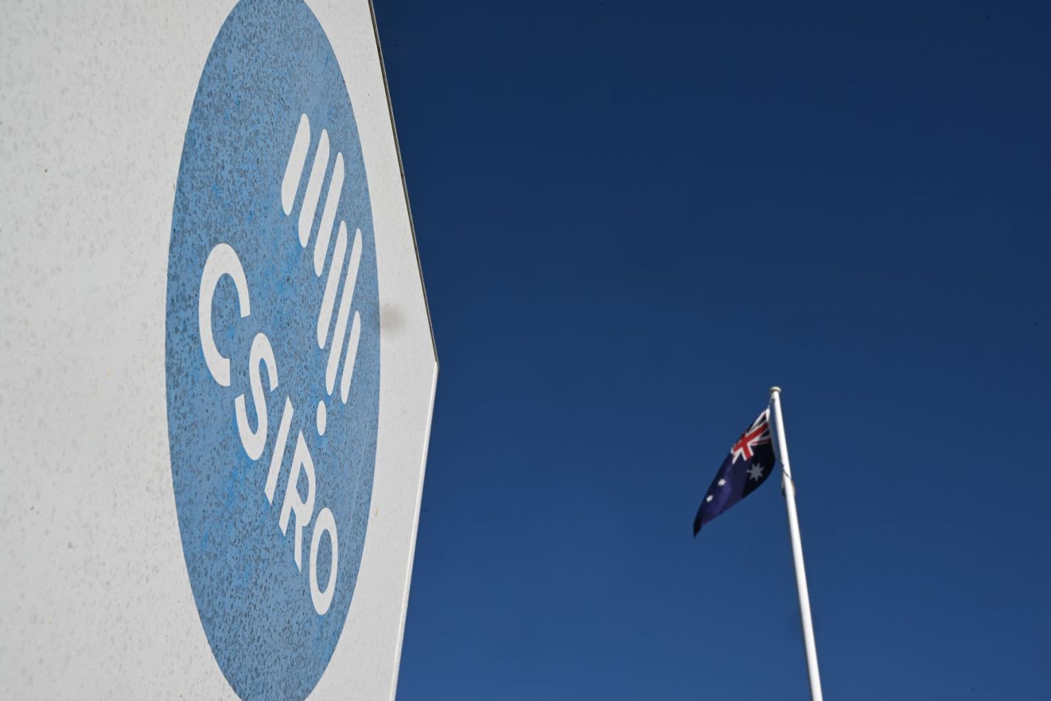 Australia's national science agency will receive a boost worth hundreds of millions of dollars to prioritise research for the "biggest challenges". Photo: AAP