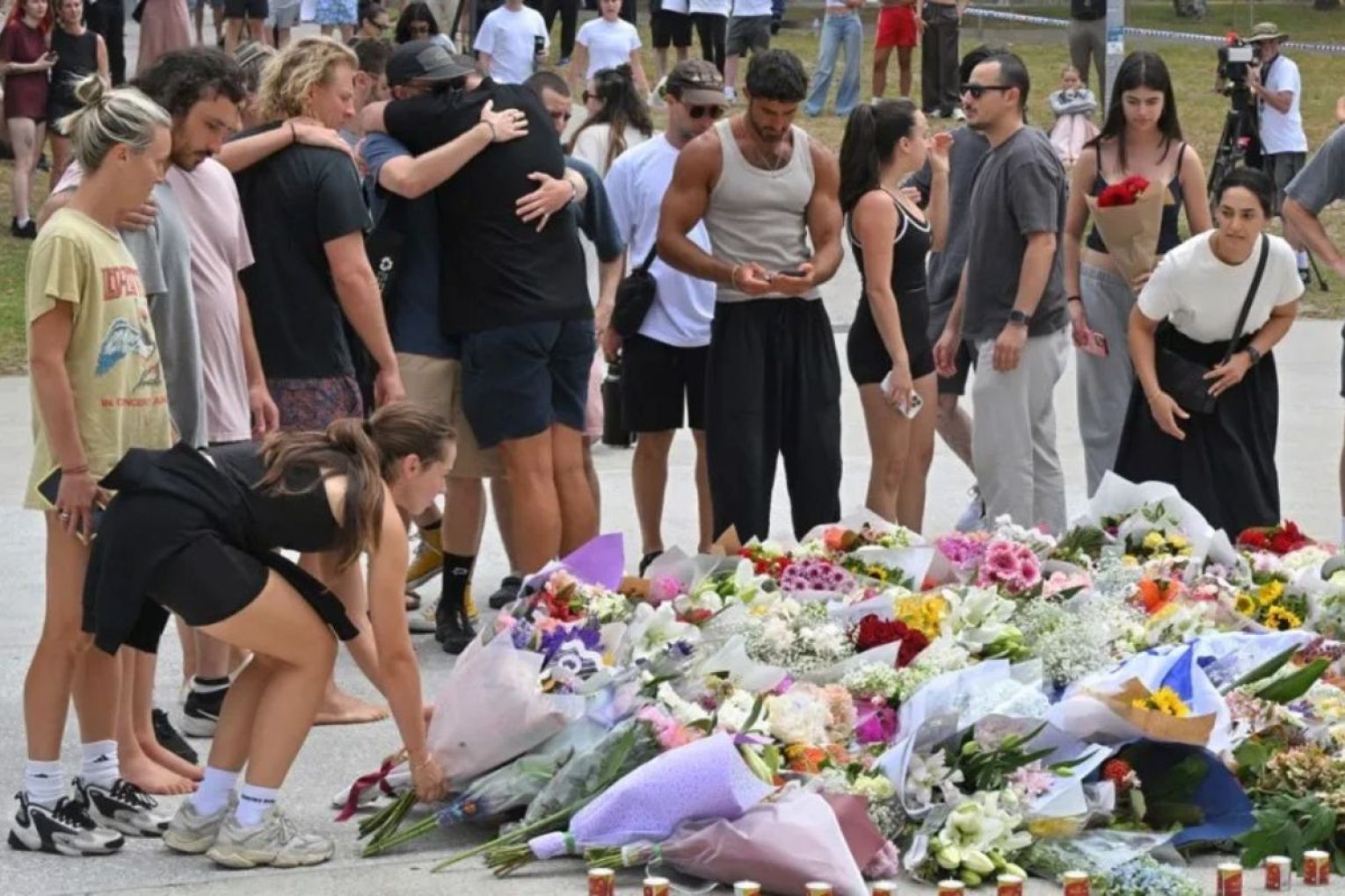 Mourners at Bondi on Monday. Photo: AAP