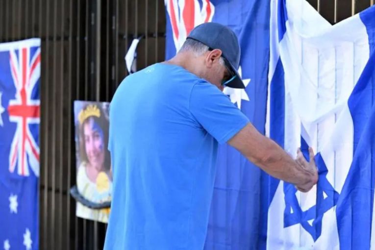 Thumbnail for Hate law showdown as Albanese takes poll hit