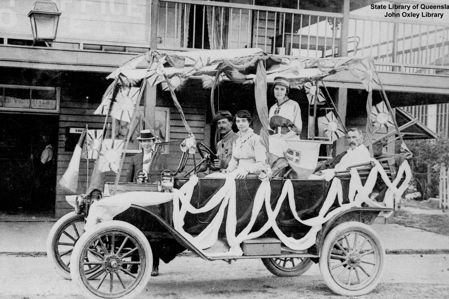 First car in Mossman, Far-North Queensland, decorated for the 1919 Victory Parade. Photo: Courtesy of the State Library of Queensland