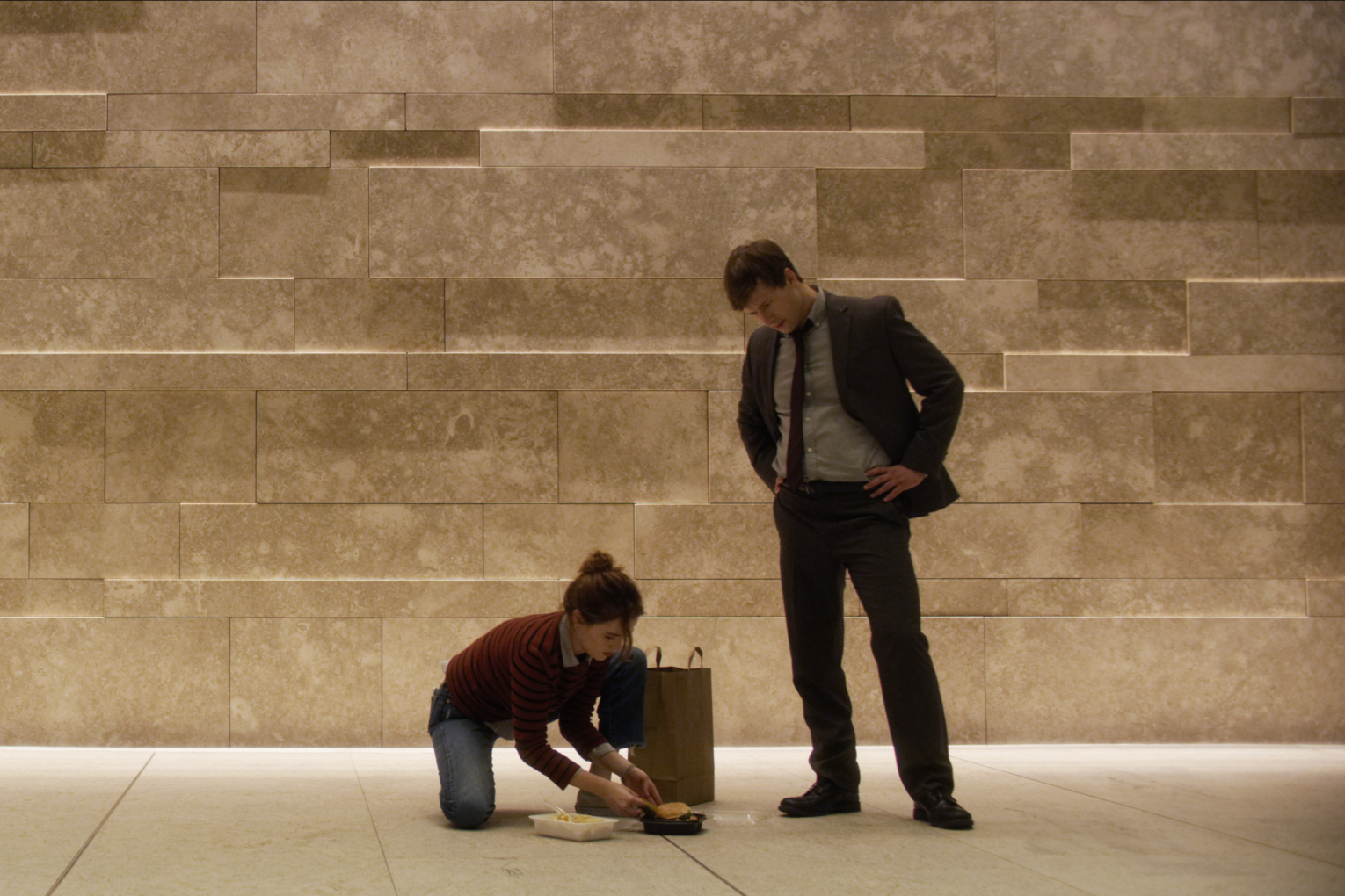 Harper (Zoe Deutch) and Charlie (Glenn Powell), are not only ostensibly sidekicks to their bosses, they have their own sidekicks in Netflix 2018 film Set It Up.