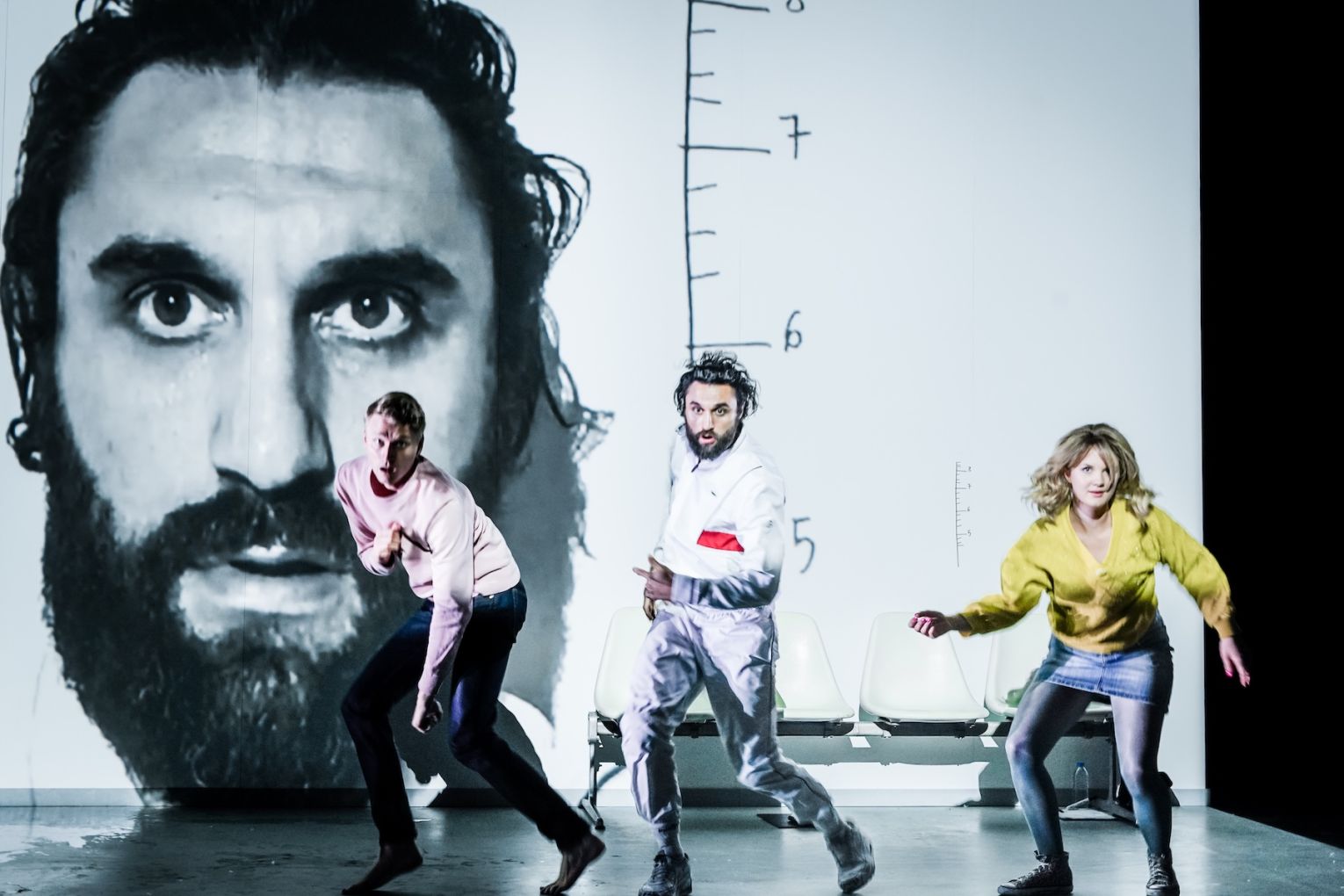 Im Herzen der Gewalt
von Édouard Louis
in einer Fassung von Thomas Ostermeier, Florian Borchmeyer und Édouard Louis
Regie: Thomas Ostermeier
Mitarbeit Regie: David Stöhr
Bühne und Kostüme: Nina Wetzel
Musik: Nils Ostendorf
Video: Sébastien Dupouey
Dramaturgie: Florian Borchmeyer
Licht: Michael Wetzel
Mitarbeit Choreographie: Johanna Lemke
Deutschsprachige Erstaufführung
Premiere am 3. Juni 2018, Schaubühne Berlin

mit Renato Schuch, Laurenz Laufenberg, Renato Schuch, Alina Stiegler

Copyright by Arno Declair
Birkenstr. 13 b, 10559 Berlin
Telefon +49 (0) 30 695 287 62
mobil  +49 (0)172 400 85 84
arno@iworld.de
Konto 600065 208 Blz 20010020  Postbank Hamburg 
IBAN/BIC : DE70 2001 0020 0600 0652 08 / PBNKDEFF
Veröffentlichung honorarpflichtig!
Mehrwertsteuerpflichtig 7%   
USt-ID Nr. DE 273950403   St.Nr. 34/257/00024
FA Berlin Mitte/Tiergarten