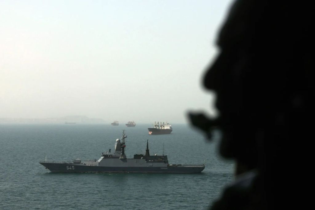 Australians told to leave amid conflict fears