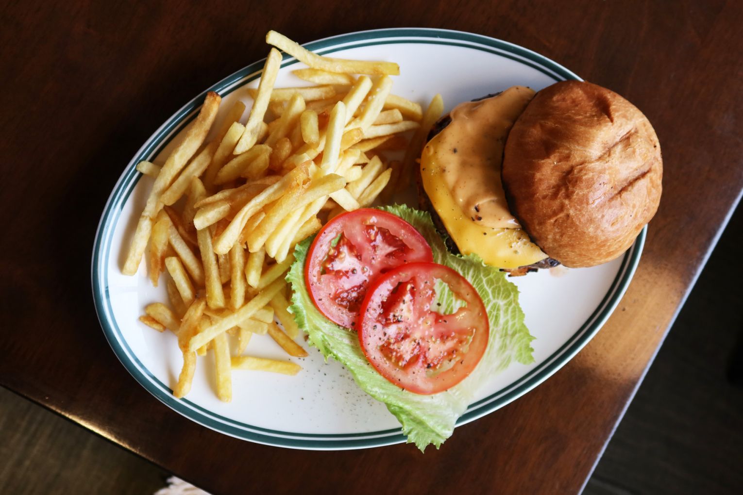 The build-your-own burger from Bar Leo in Sorrento, image credit: supplied