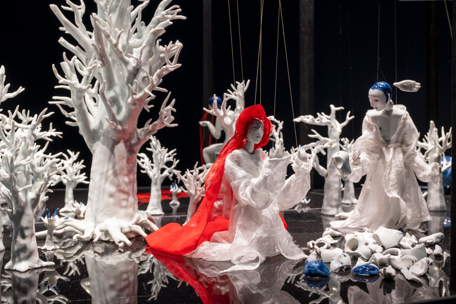 Geng Xue, Mr Sea 2013-2014, porcelain, stop motion animation of porcelain sculptures (colour, sound). Image courtesy of the Artist and the White Rabbit Collection, Sydney