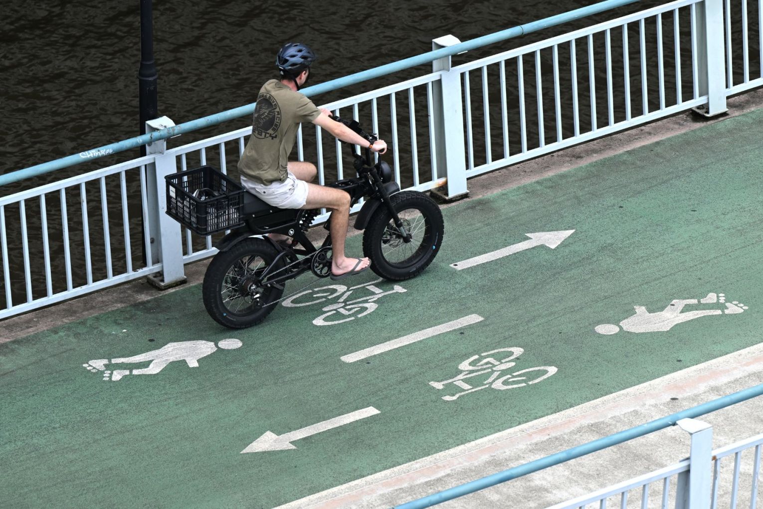 A person is seen riding a E Bike in Brisbane. Photo: AAP/Darren England.