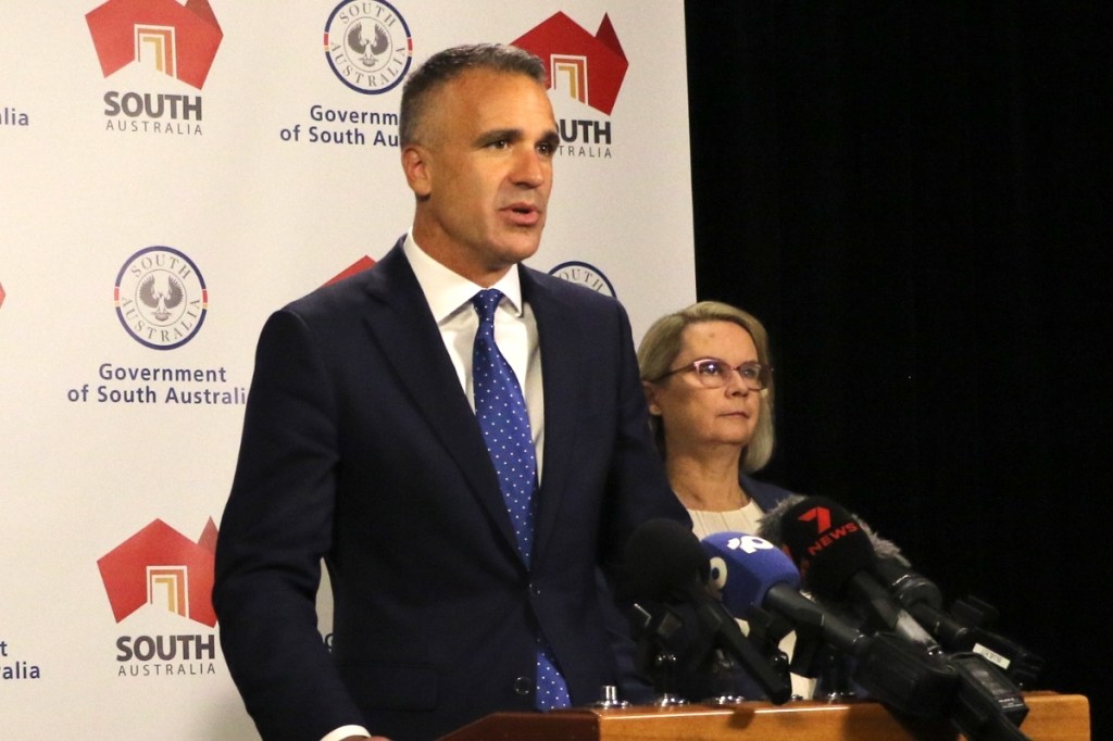 Tougher fishing restrictions as govt scales back algal bloom testing