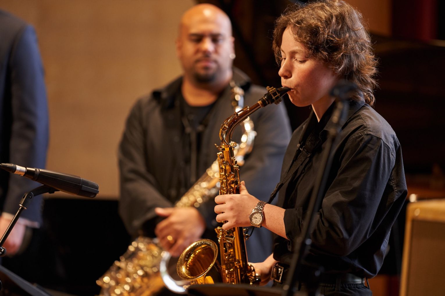 Lucinda Wearing performs alongside Troy Roberts. Photo: Sam Roberts / Supplied