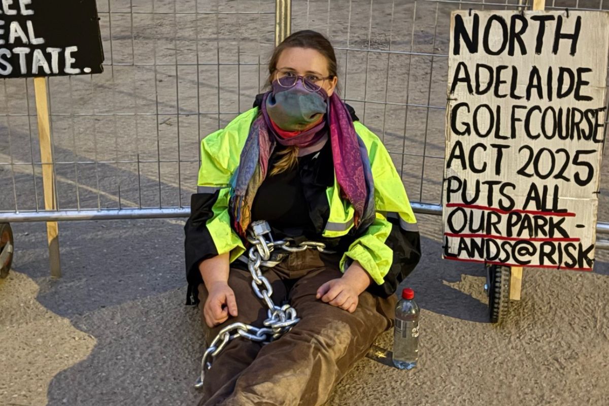 Thumbnail for Eight arrests as park lands golf course protest continues to tee off