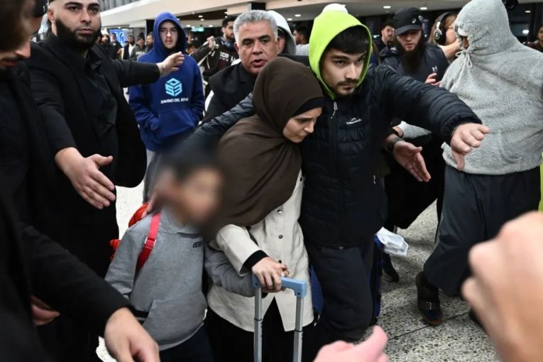 Thumbnail for ‘ISIS brides’ return home to chaotic airport scenes