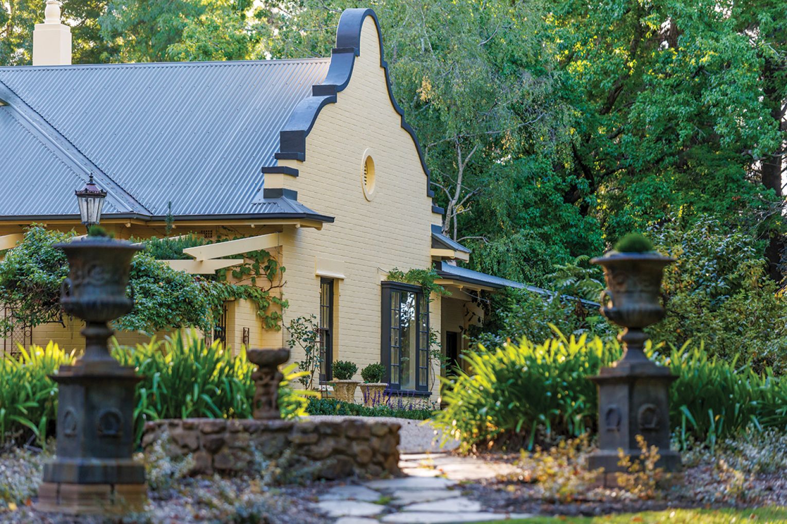 With its striking Dutch Colonial facade, the 1934 home has been under the custodianship of five gardening families over the past century. The garden was originally developed by Alice Howard, the granddaughter of Sir John Downer who established Glenalta – the garden just north of Hilltop.