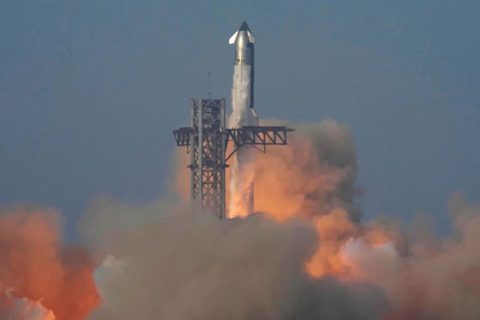 SpaceX's IPO has raised a record $US75 billion ($A106 billion) on the sale of 555.56 million shares.