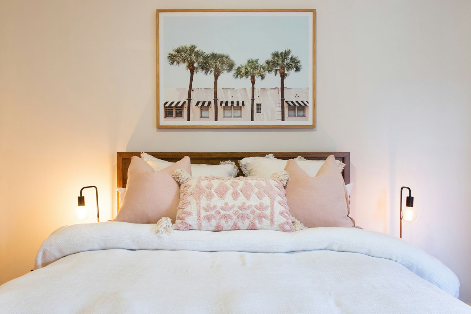 A crisp white doona paired with soft blush pillows. Photo: Mitchell Lou Kencoyn 