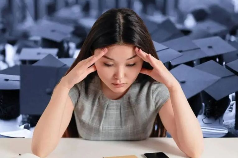 Thumbnail for The Stats Guy: The end of the university pay premium?! 