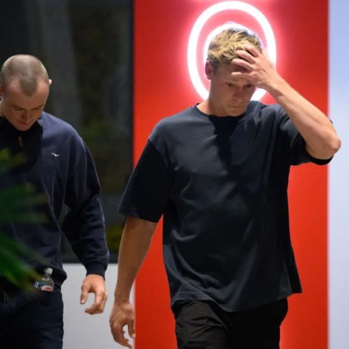 Thumbnail for Banned Swans players apologise to teammates