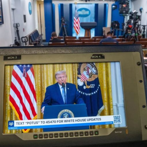 Thumbnail for White House press pool suspends coverage of Trump