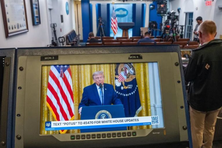 Thumbnail for White House press pool suspends coverage of Trump