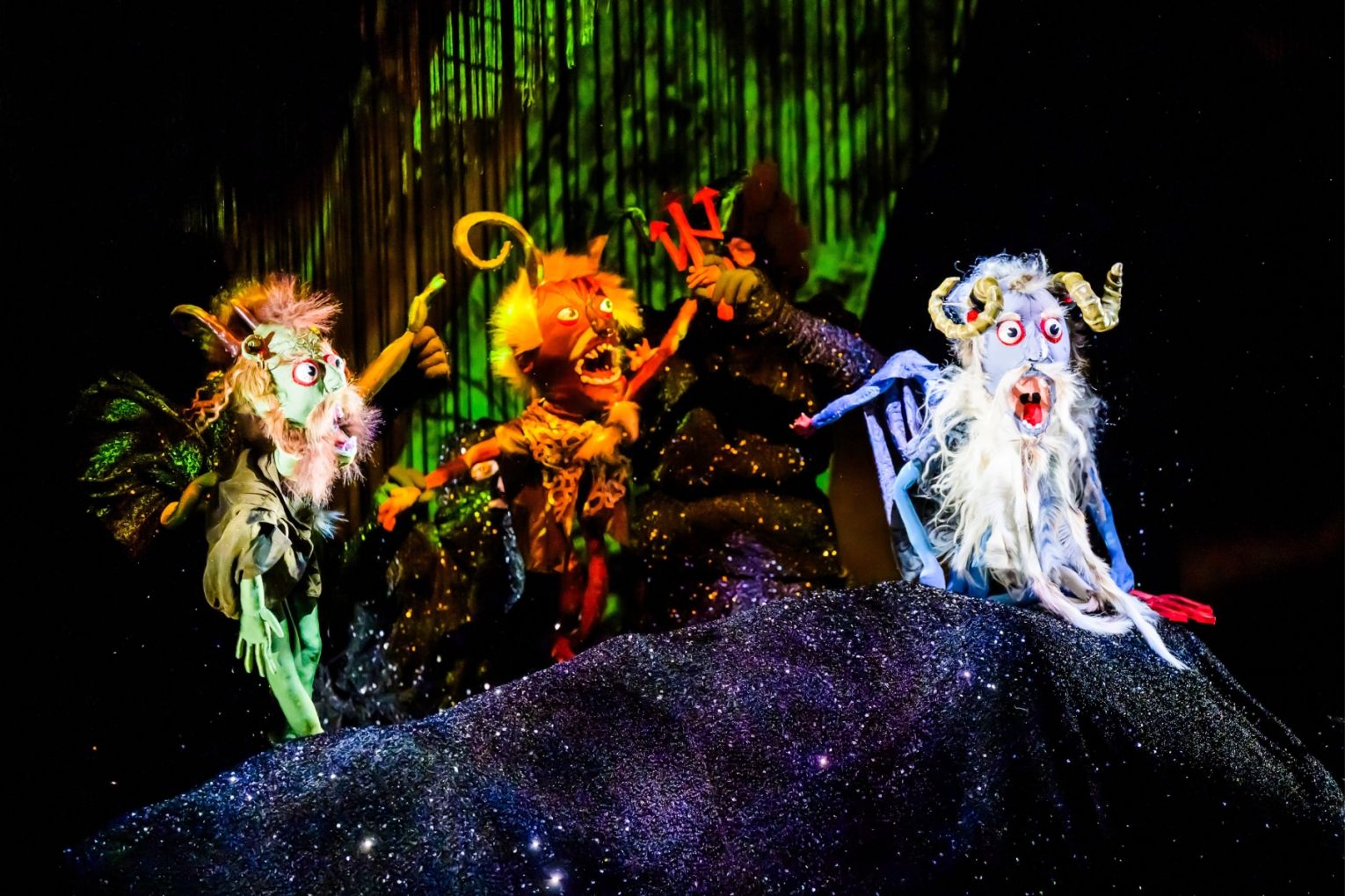 Dead as a Dodo is an acclaimed  puppetry show for all the family. Photo: Adam Kissick