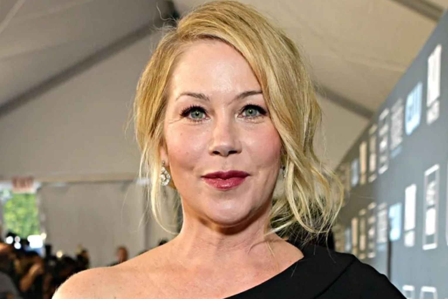 "It's weird because I feel like I let everybody down," Christina Applegate says.