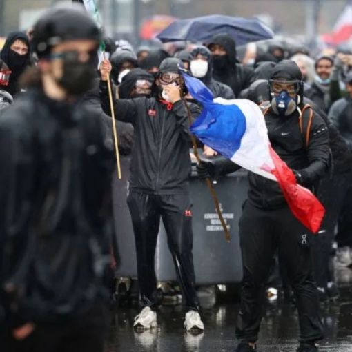 Thumbnail for Police, protesters clash as unrest sweeps France