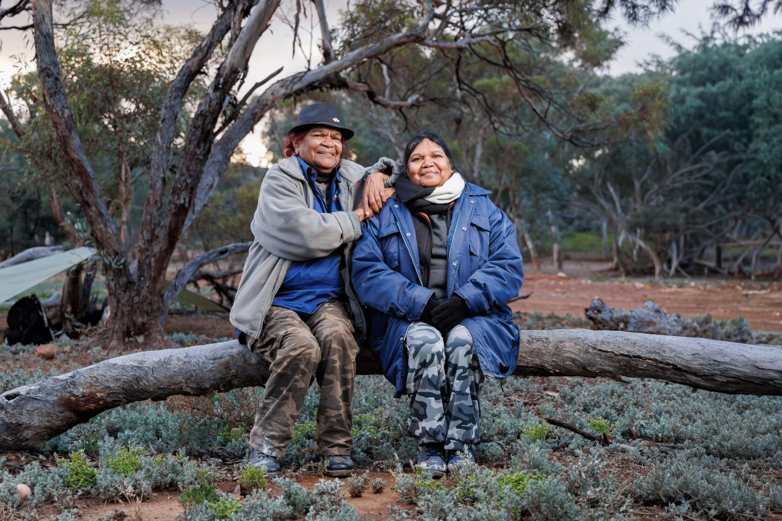 Cherylin Waye and Karen Gilbert visit campsites to share Adnyamathanha stories with young people.